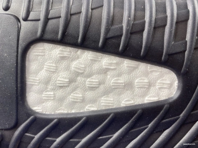 Yeezy White Core Adidas Boost BY1604 Black V2 350 1022